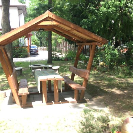 Honvéd apartmanház Balatonlelle Exterior foto