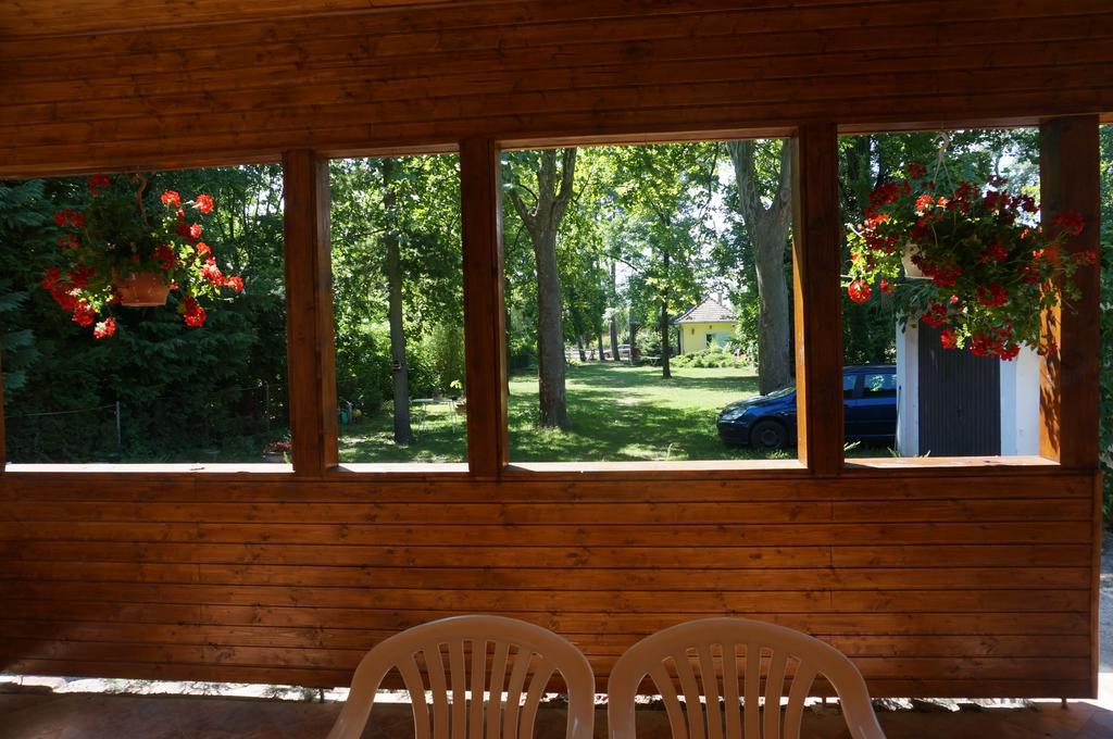 Honvéd apartmanház Balatonlelle Exterior foto